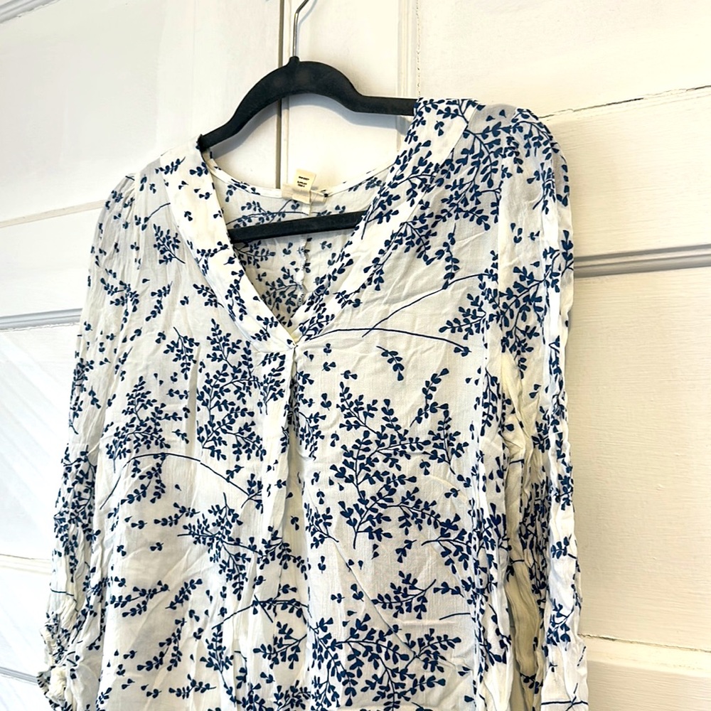 Medium lightweight blouse